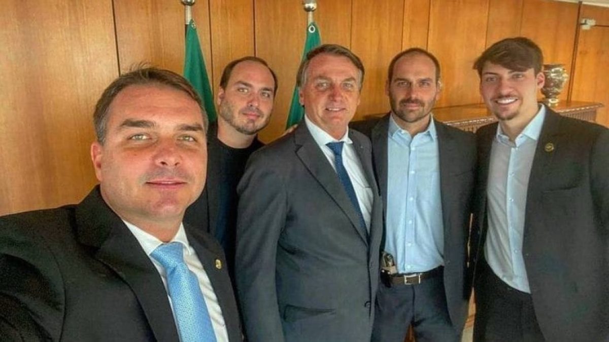Bolsonaro: Flávio, Carlos e Jair Renan criticam condenação de Eduardo por interferência em processo