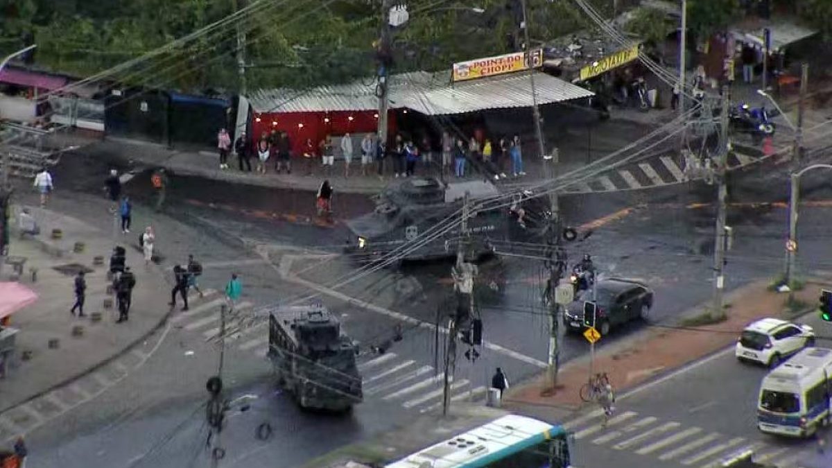 Tiroteio entre milícia e Comando Vermelho fecha escolas e postos de saúde no Rio