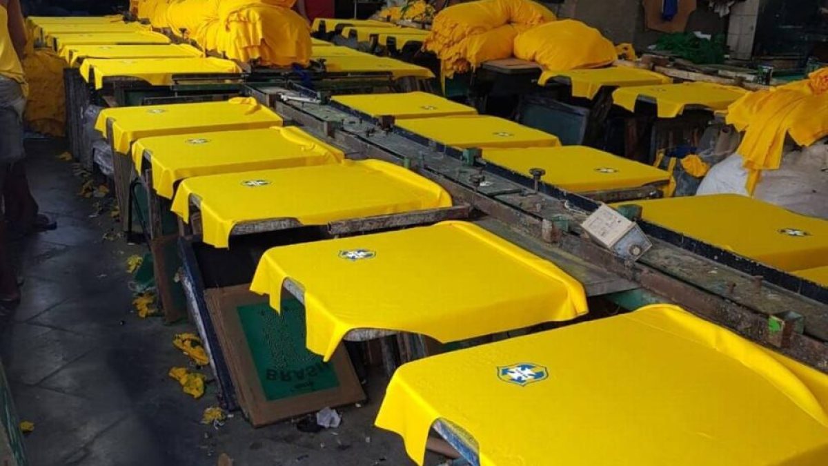 “Amarelinha pirata” aquece mercado bilionário de camisas falsas no Brasil