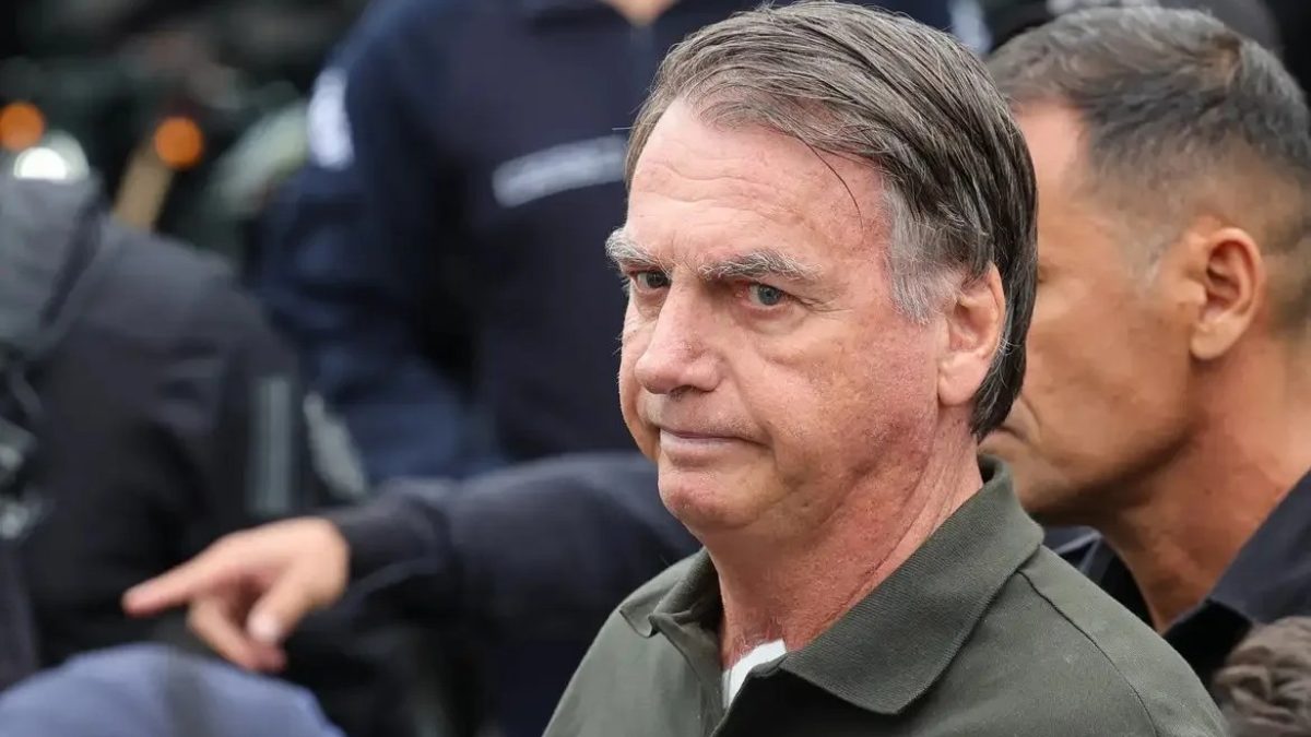 “Tinha três mulheres em casa”: Bolsonaro explica por que manteve arma durante prisão domiciliar