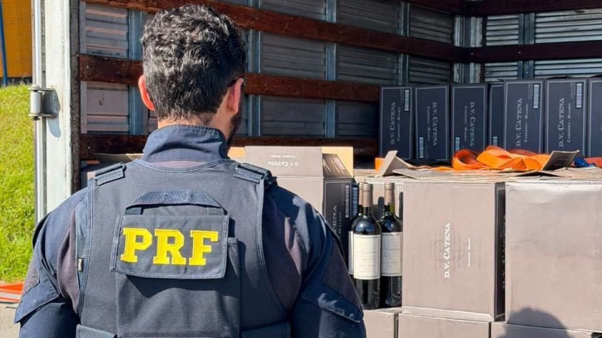 Homem é preso com 1.800 garrafas de vinho avaliadas em R$ 600 mil