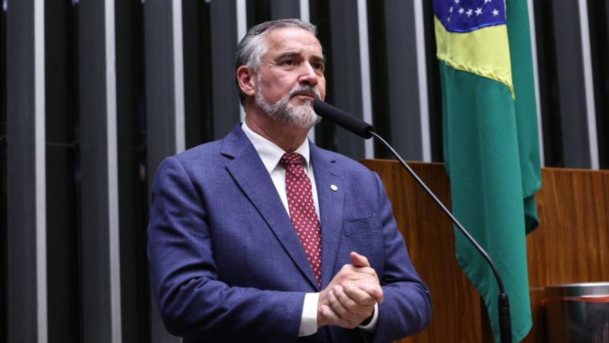 Projeto de lei cria auxílio financeiro de até dois anos para vítimas de violência doméstica