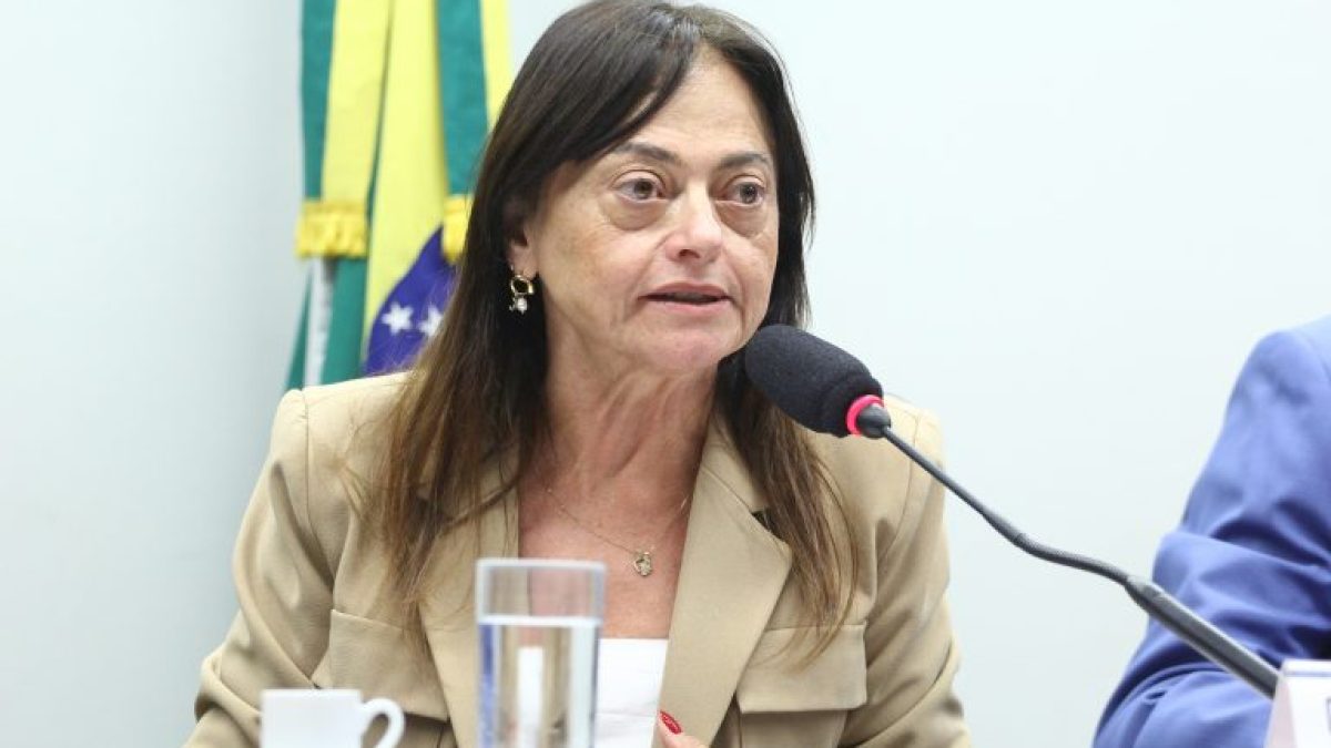 Comissão da Câmara aprova direito ao uso de nome religioso em órgãos públicos federais