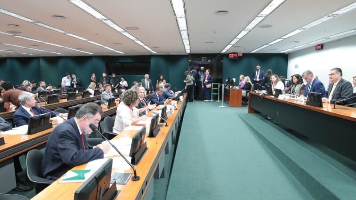 CCJ da Câmara aprova redução da maioridade penal para 16 anos
