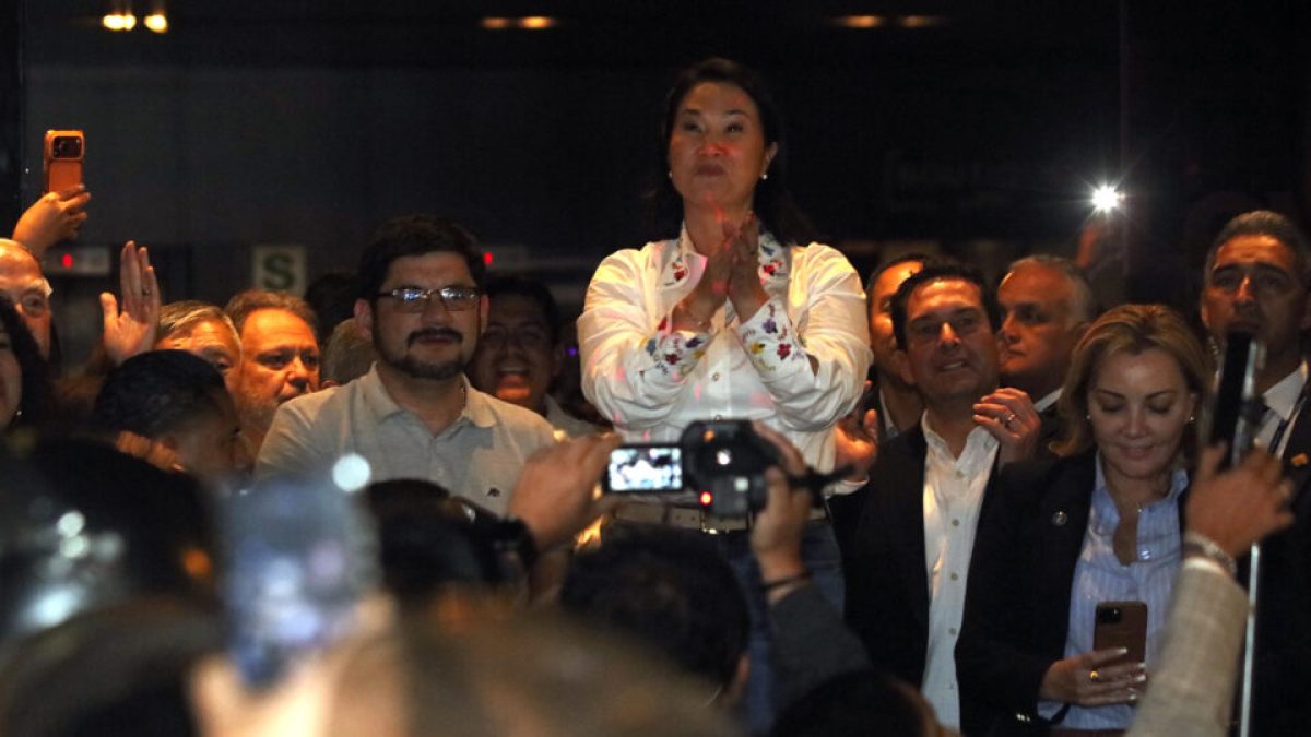 Candidatos no Peru pedem calma durante apuração de votos