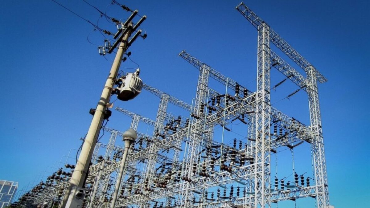 Conta de luz deve subir 8,6% em 2025, acima da inflação, estima Aneel