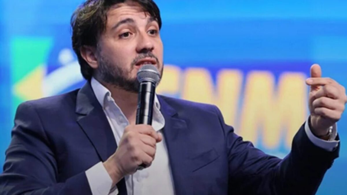 Renan Santos desponta com ataques a Lula e Bolsonaro, viés libertário estilo Milei e partido próprio