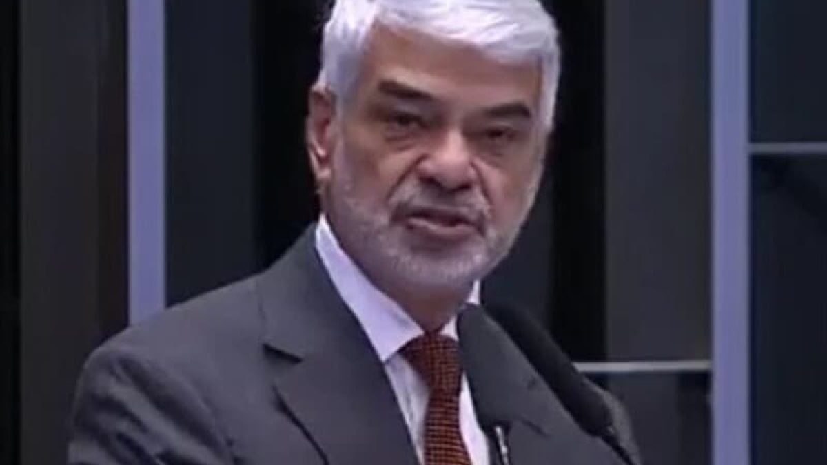Senador defende debate urgente no Senado sobre PEC da jornada 6x1