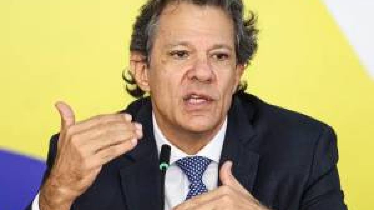 Haddad defende Jaques Wagner e diz que senador atuou contra o Banco Master