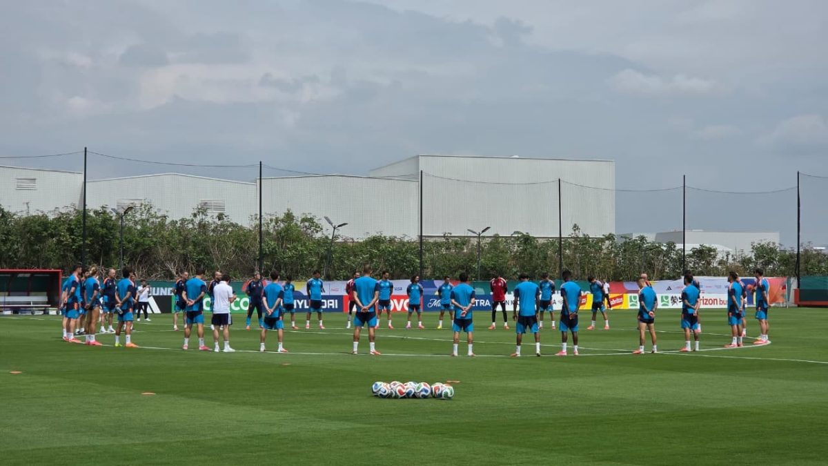 Espanha homenageia vítimas de terremotos na Venezuela em último treino antes de encarar o Uruguai