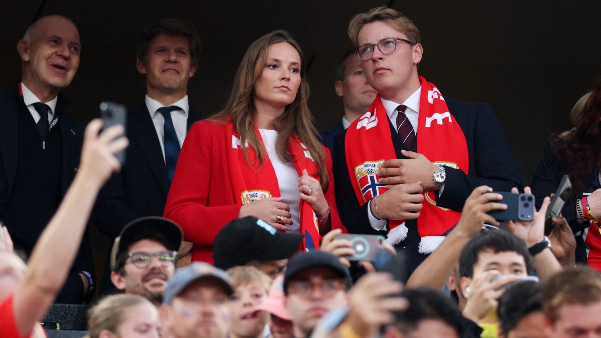 Família real da Noruega assiste à partida contra Senegal em Nova Jersey