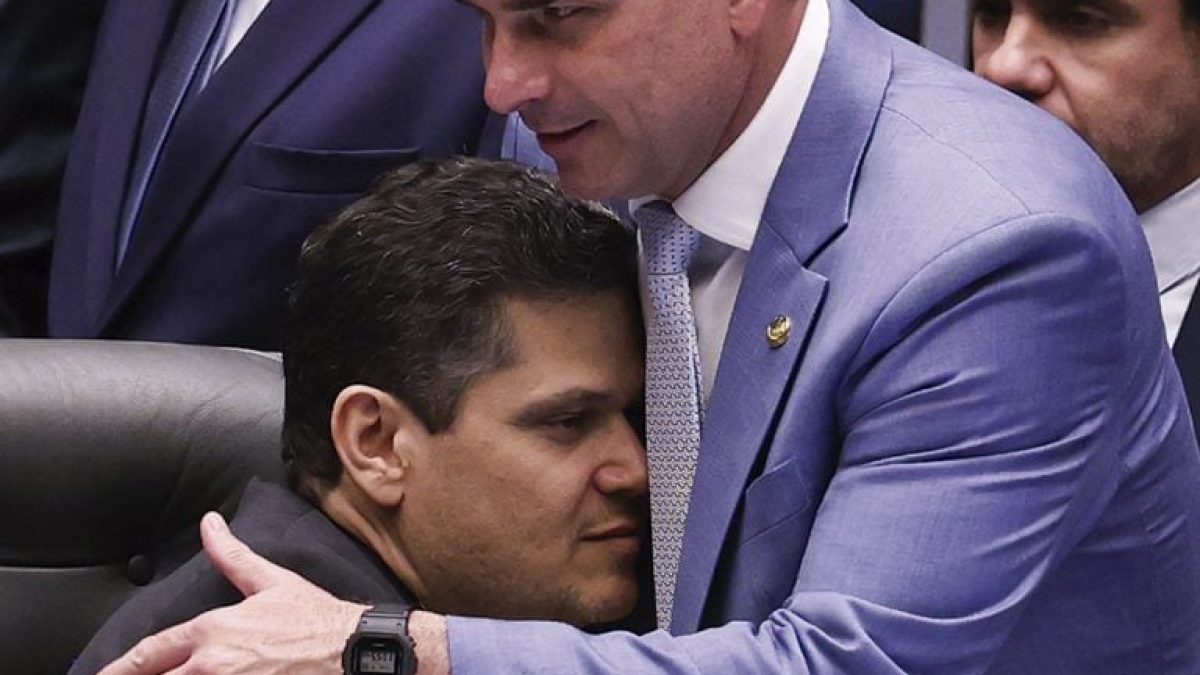 STF condena Eduardo Bolsonaro a 4 anos e 2 meses de prisão por coação à Justiça
