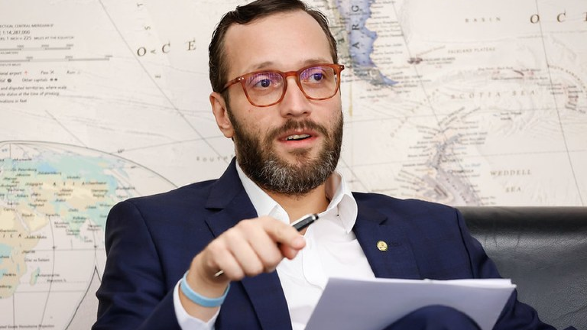 Deputado Filipe Barros usou comissão para pressionar BC e CVM em favor do Banco Master