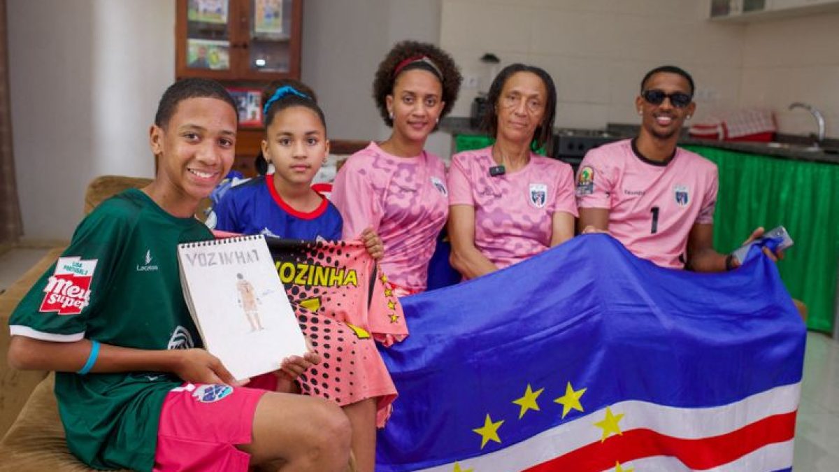 Vozinha e Cabo Verde voltam aos gramados contra o Uruguai