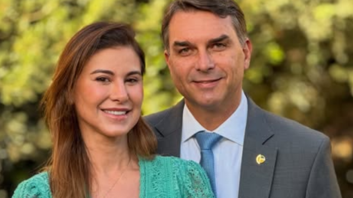 Mulher de Flávio Bolsonaro entra na briga com Michelle: “Nunca tive dúvida”