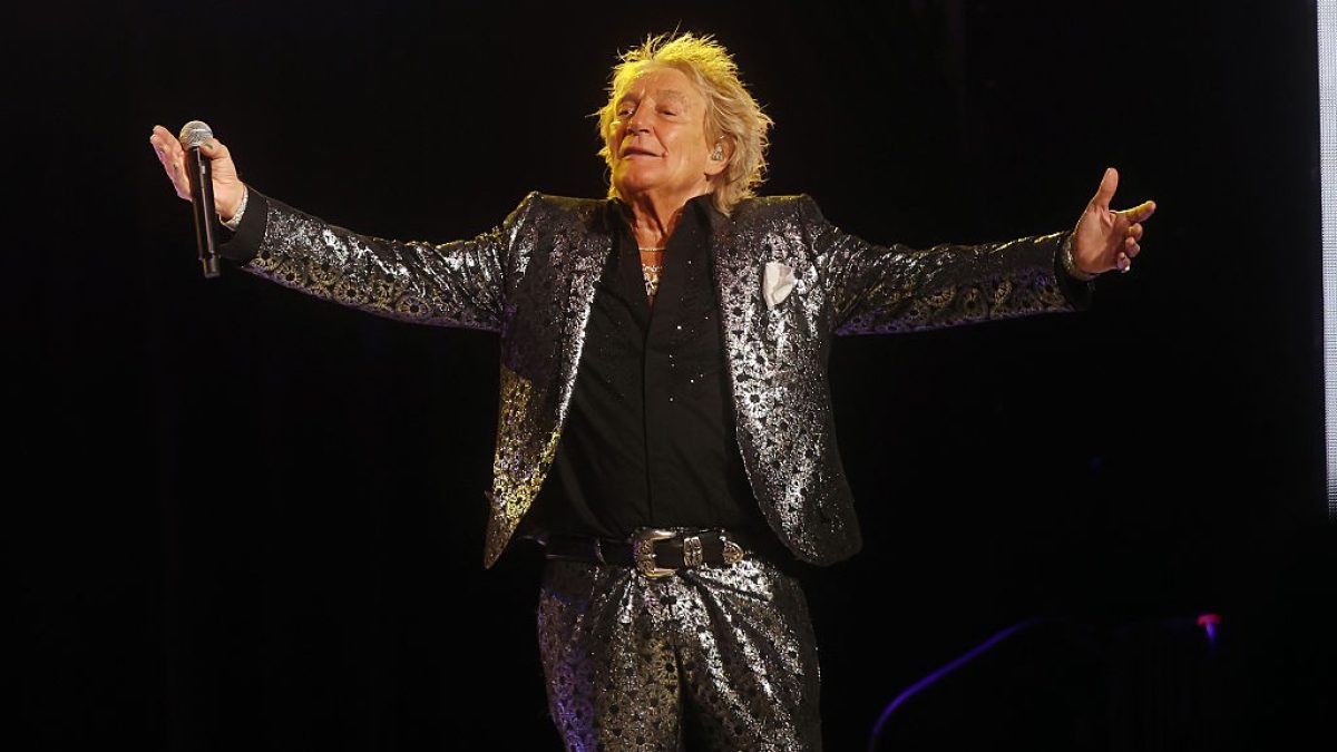 O que se sabe sobre o estado de saúde de Rod Stewart após mal-estar em show