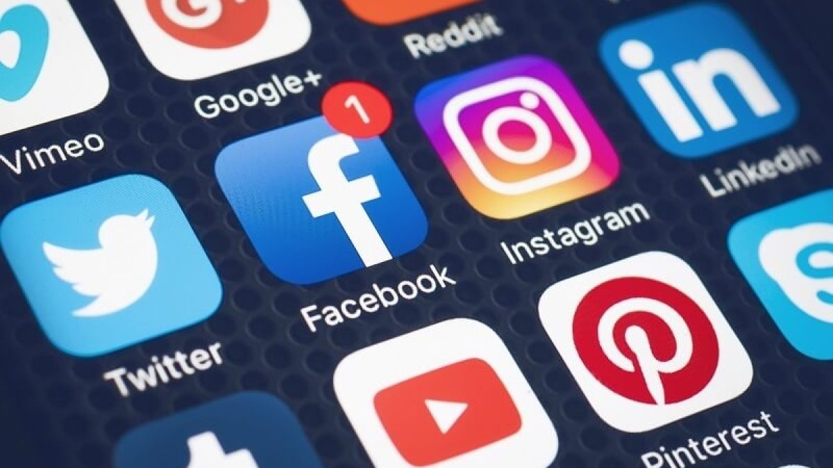Evangélicos são os que menos verificam fatos, aponta estudo