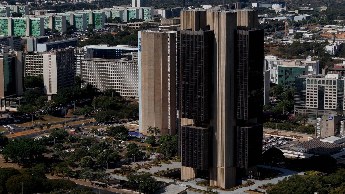 Focus: mercado eleva projeção de inflação para 5,30% e Selic para 13,75% no ano