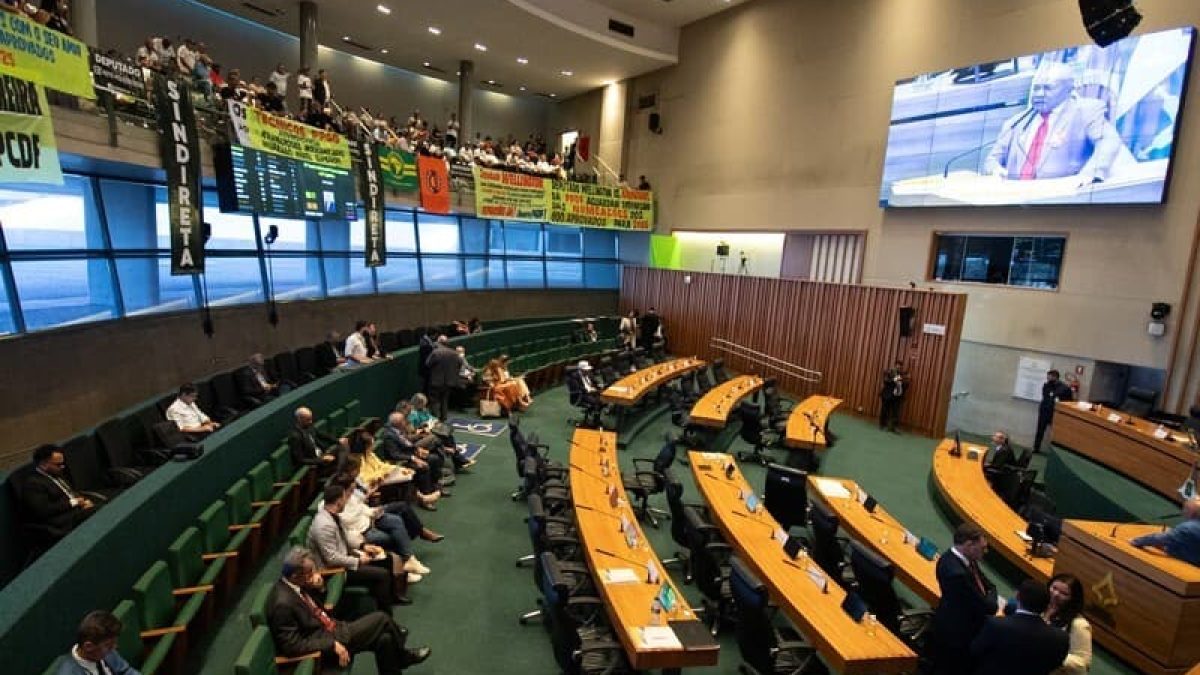 Câmara do DF aprova empréstimo de R$ 6,6 bilhões para socorro ao BRB