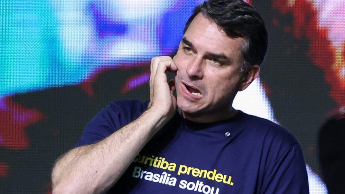Flávio Bolsonaro perde apoio em redutos evangélicos e jovens, aponta Quaest