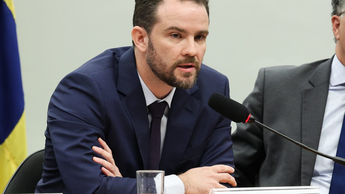 Brasil vai emitir títulos em moeda chinesa para fugir do dólar