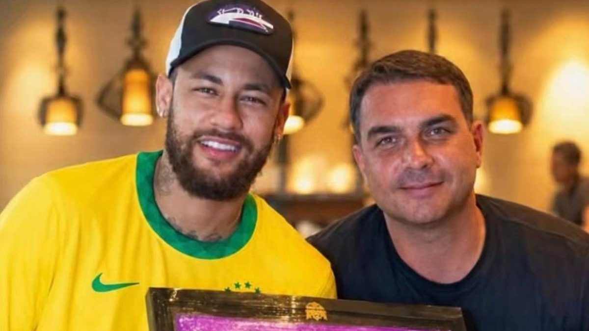 Flávio Bolsonaro larga Senado em dia útil para ver Neymar nos EUA com ingresso suspeito