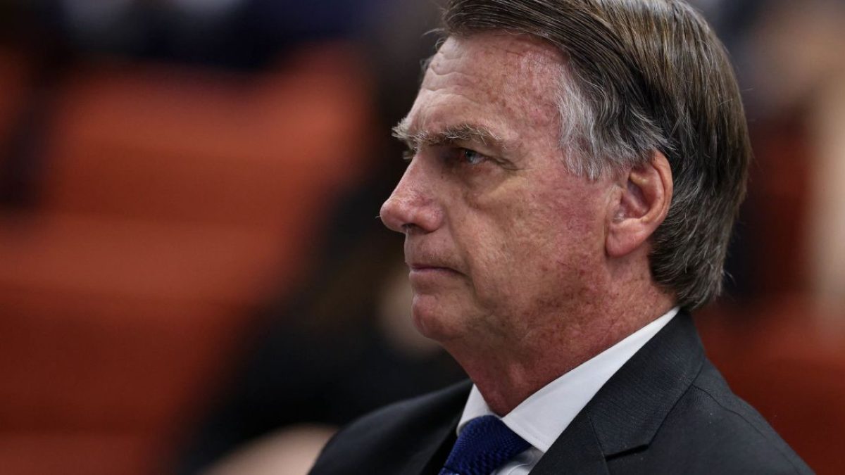 Defesa de Bolsonaro confirma que arma apreendida em blitz é do ex-presidente
