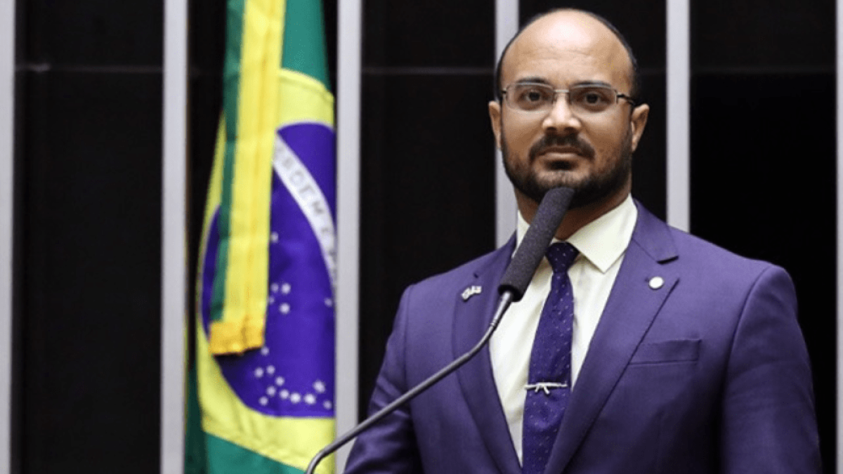 Deputados brasileiros viajam aos EUA para discutir classificação do PCC como narcoterrorista