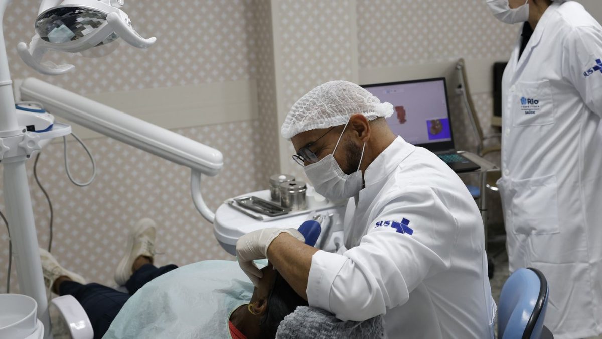 Comissão do Senado aprova novo piso salarial de médicos e dentistas de R$ 13,6 mil