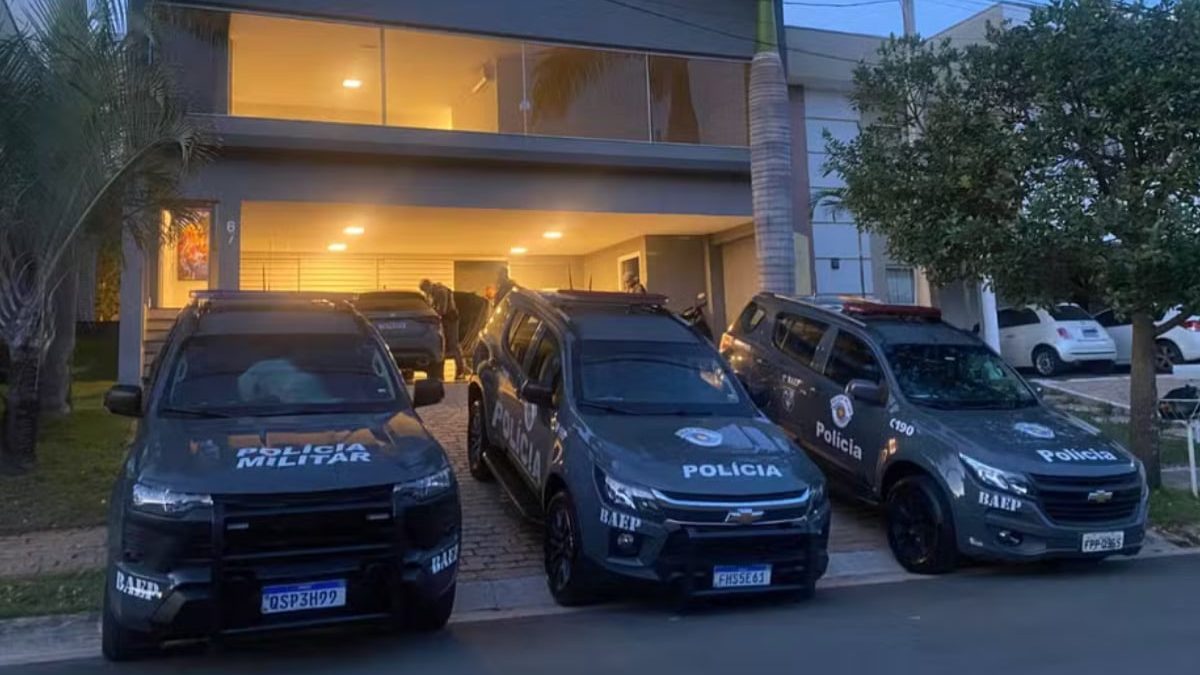 Chefe da Polícia Civil e ex-policial presos por ligação com PCC; ex-estagiário do MP também detido