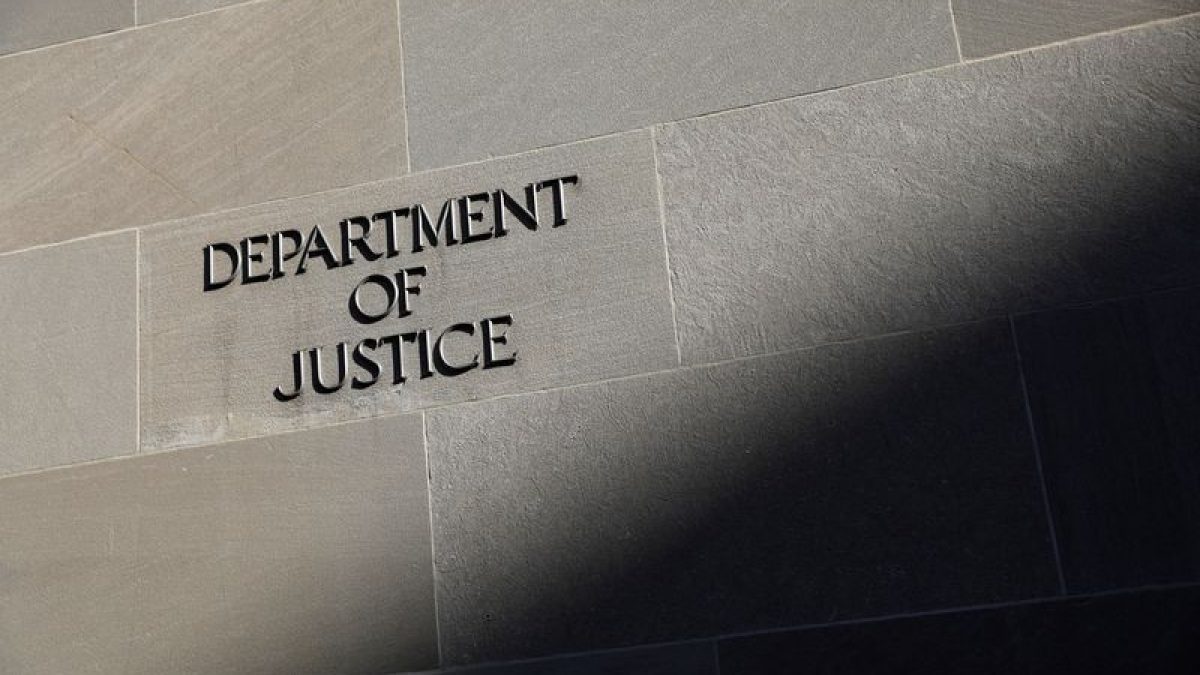 Brasileira vítima de Epstein relata ameaças após vazamento de dados