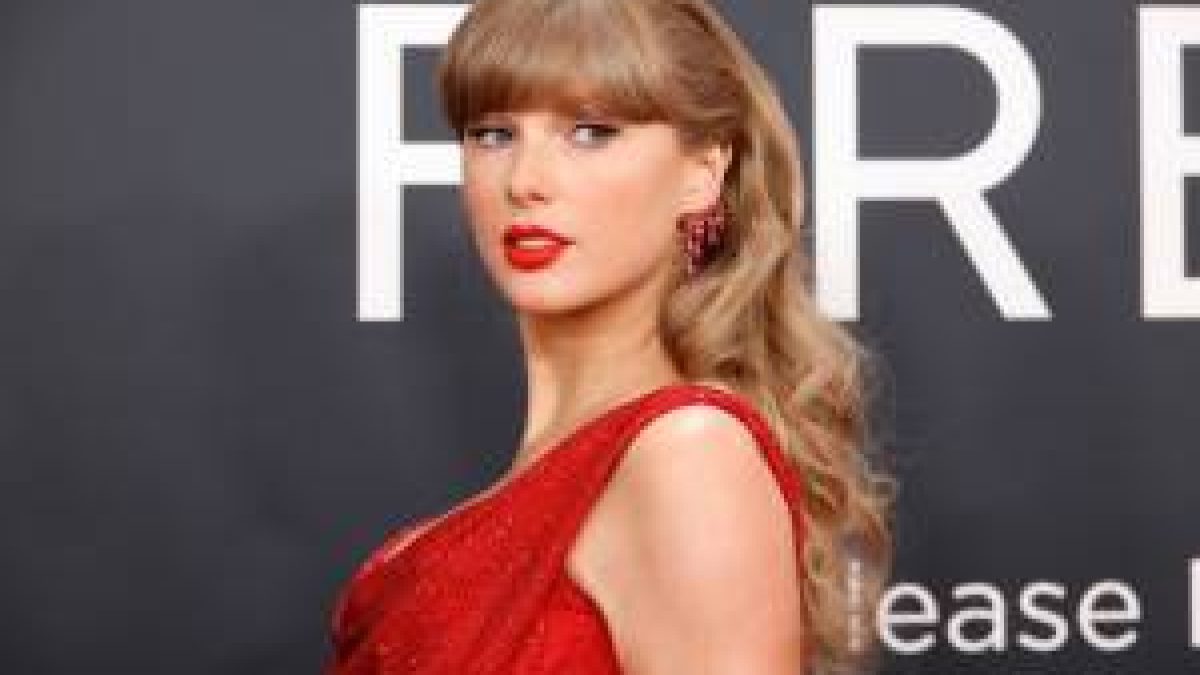 Taylor Swift atinge fortuna de R$ 11,2 bilhões e se torna a cantora mais rica da história