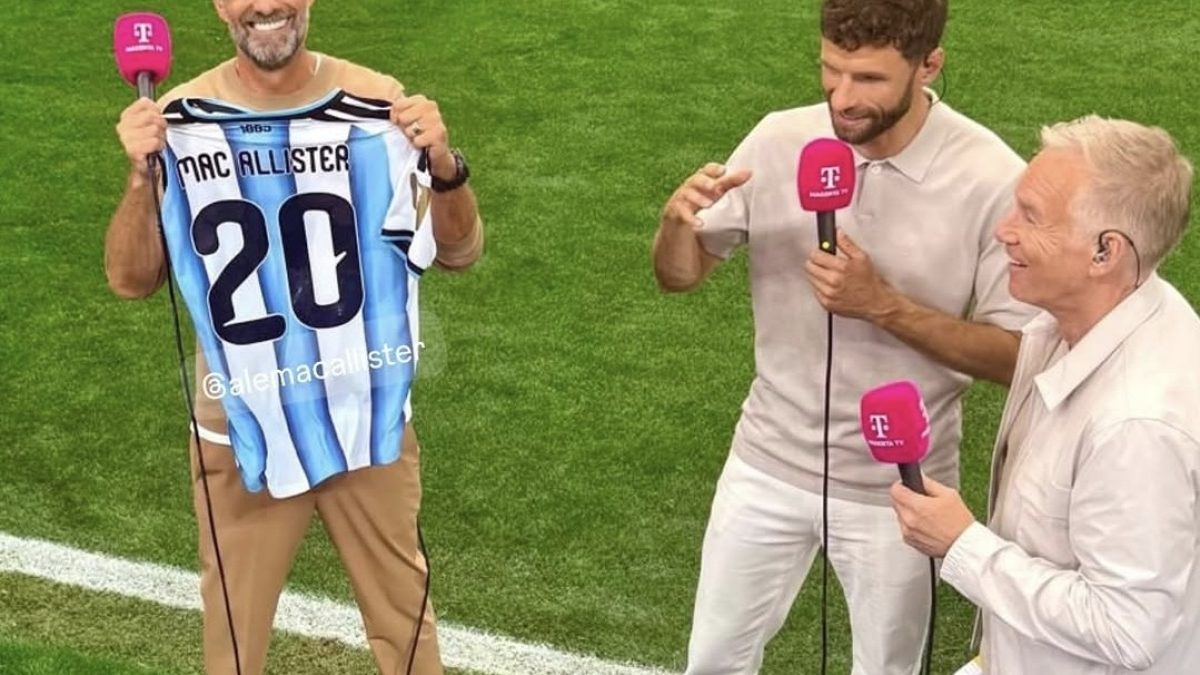 Klopp ganha abraço de Messi e camisa de jogador da Argentina na Copa do Mundo
