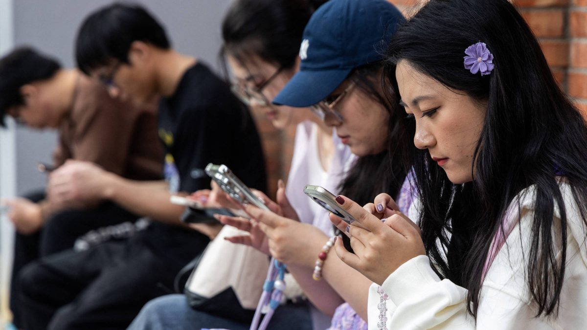 Jovens usam IA com frequência, mas temem perda de empregos e criatividade