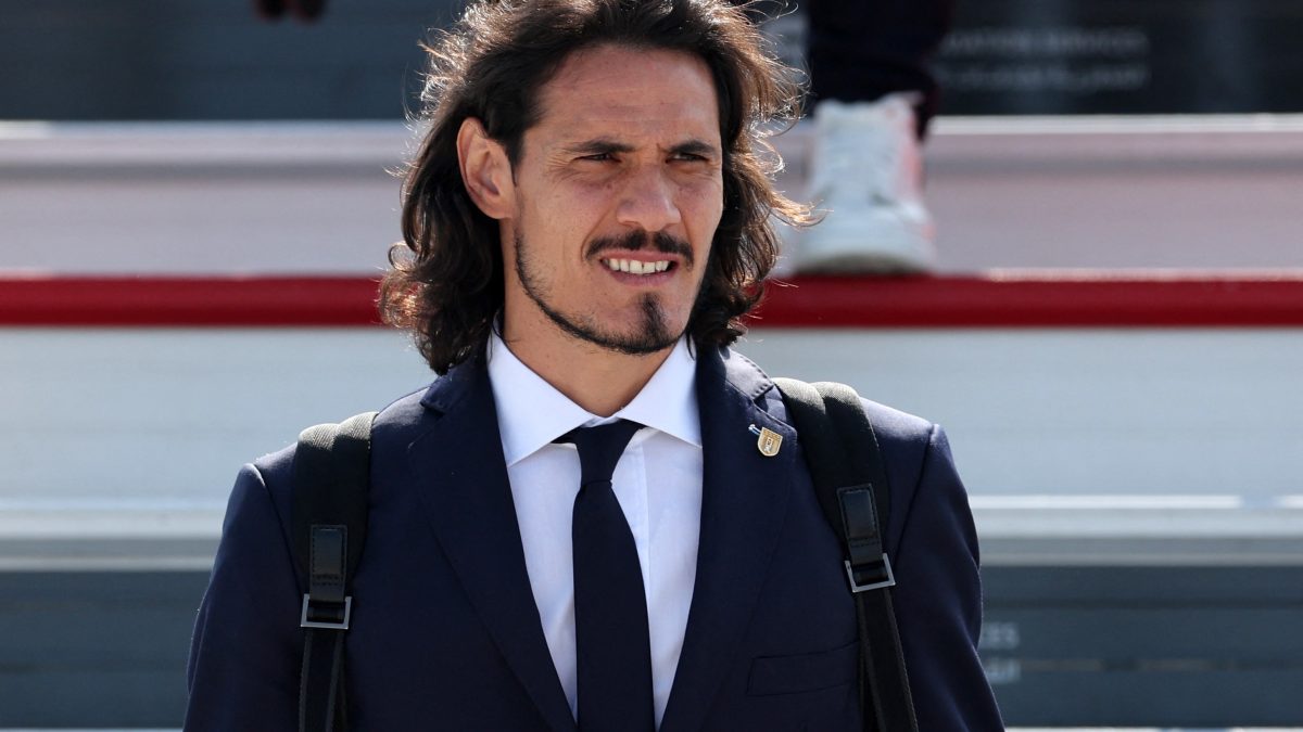 Cavani vive drama com lesões, perde Copa e Libertadores e só atuou duas vezes no ano