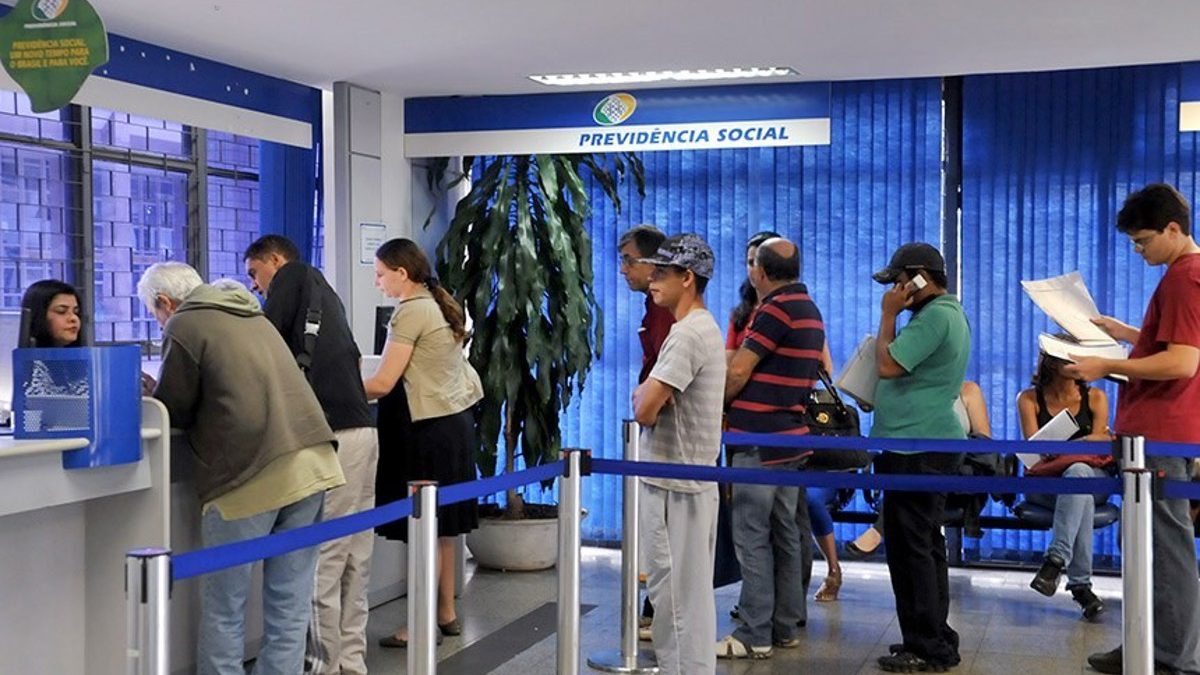 Lula edita MP para ampliar programa de combate a filas do INSS