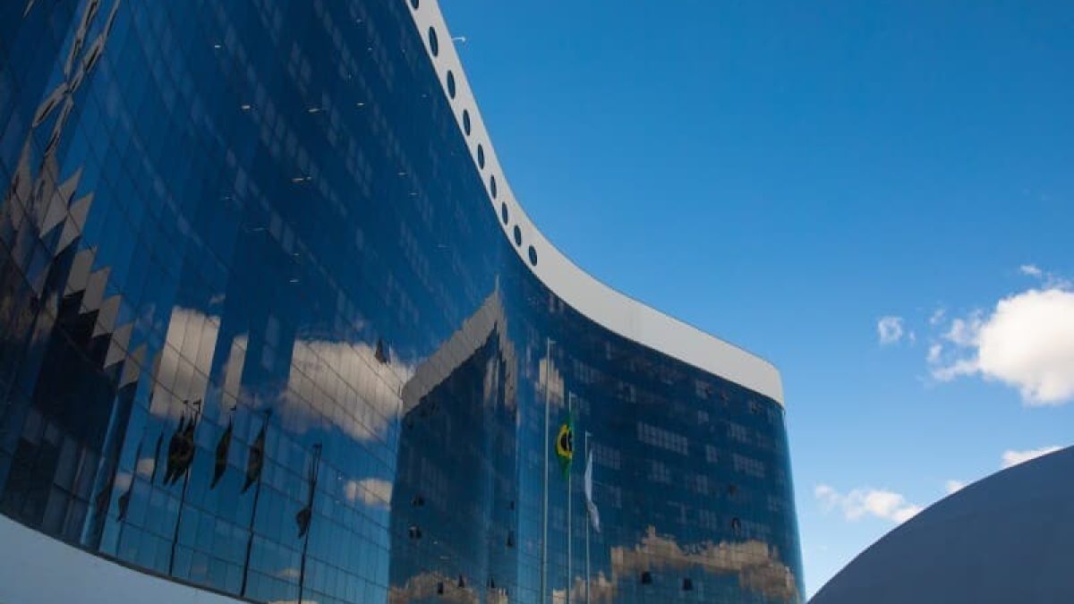 TSE institui comissão para regulamentar inteligência artificial nas eleições