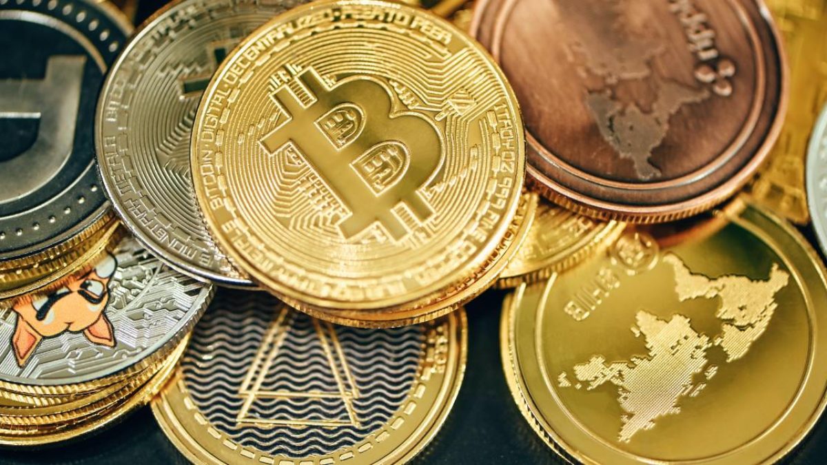 Criptomoedas ilícitas movimentaram US$ 154 bilhões em 2025, aponta estudo