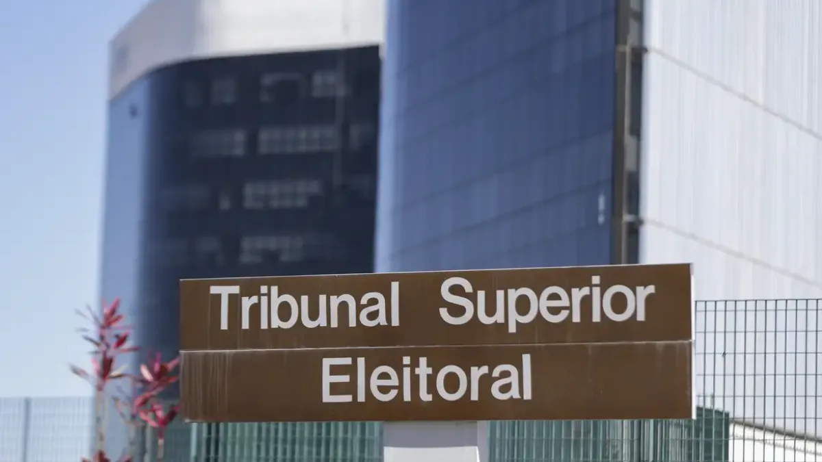 TSE julga nesta terça-feira liminar que suspendeu pesquisa com Flávio Bolsonaro