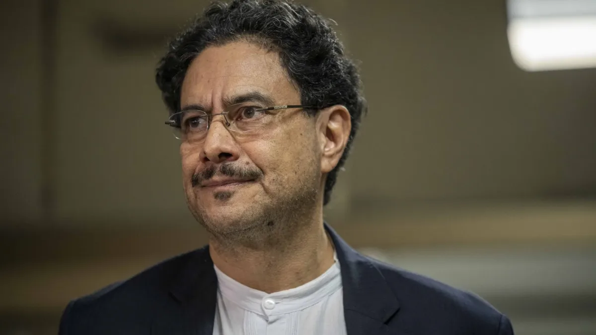 Após derrota apertada, esquerda vai contestar 33 mil urnas na Colômbia