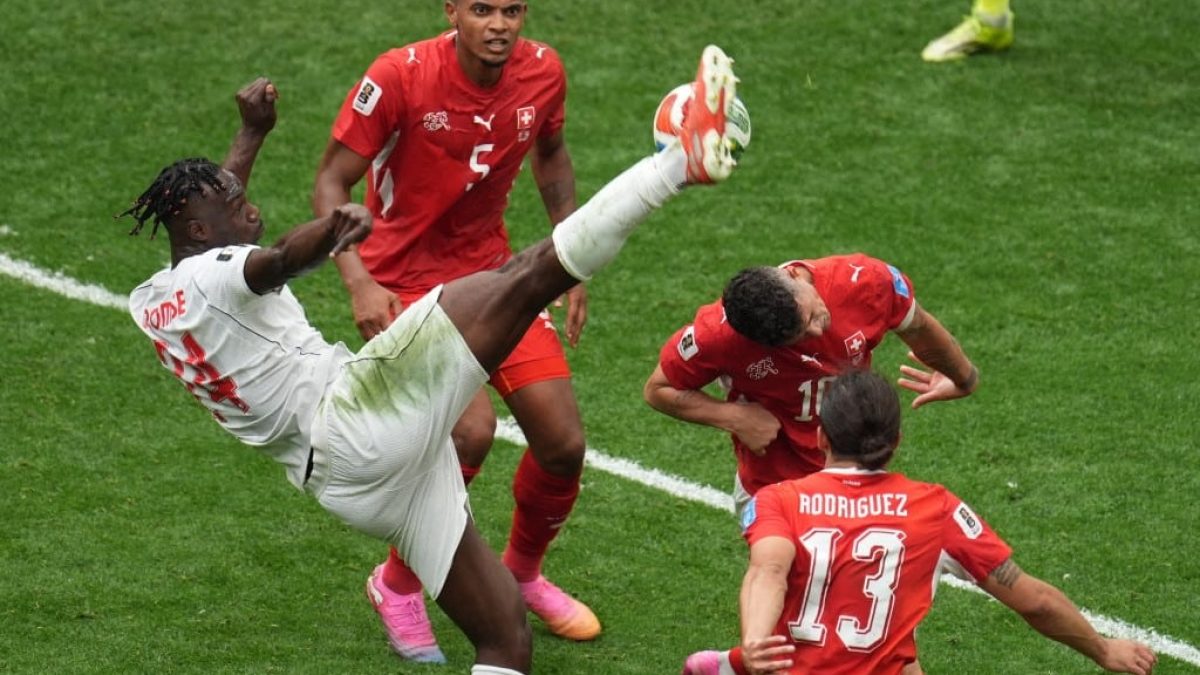 Suíça, com dupla afinada, vence Canadá e termina na liderança do Grupo B