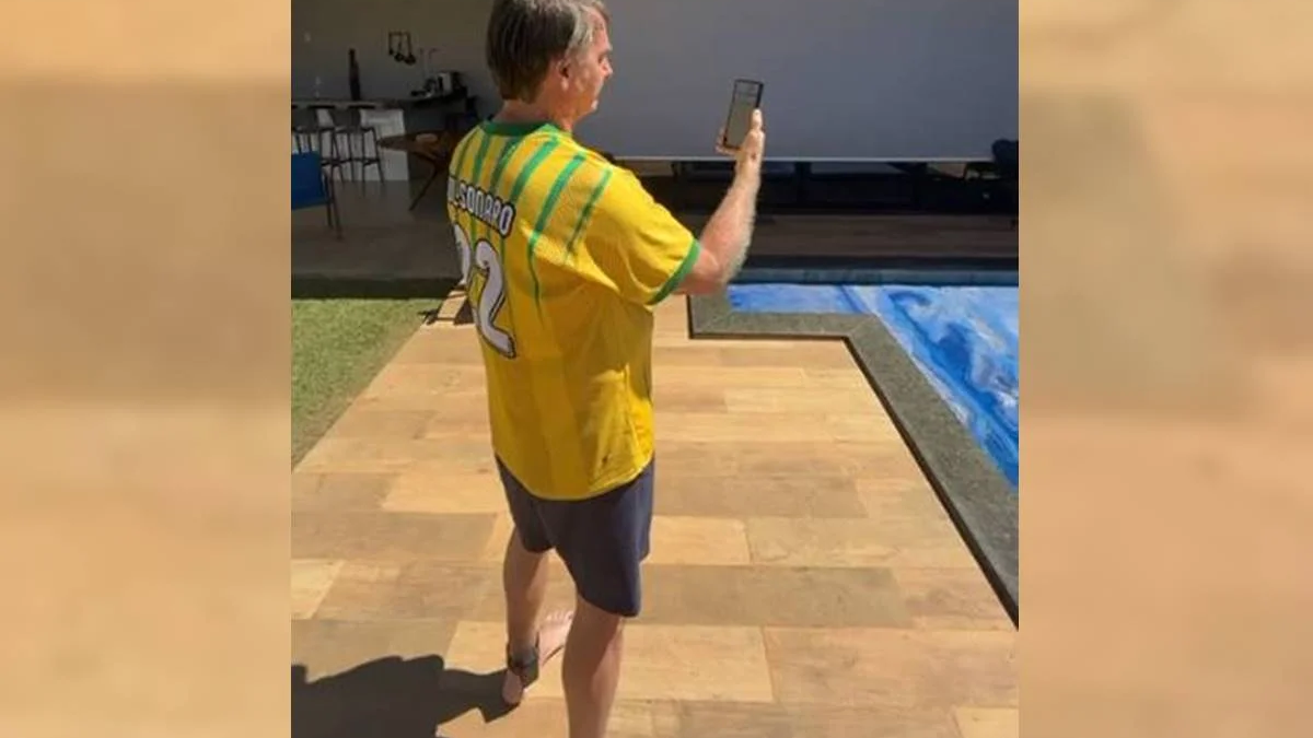 Bolsonaro inclui jogos de baralho com Michelle e banhos de sol em rotina de prisão domiciliar