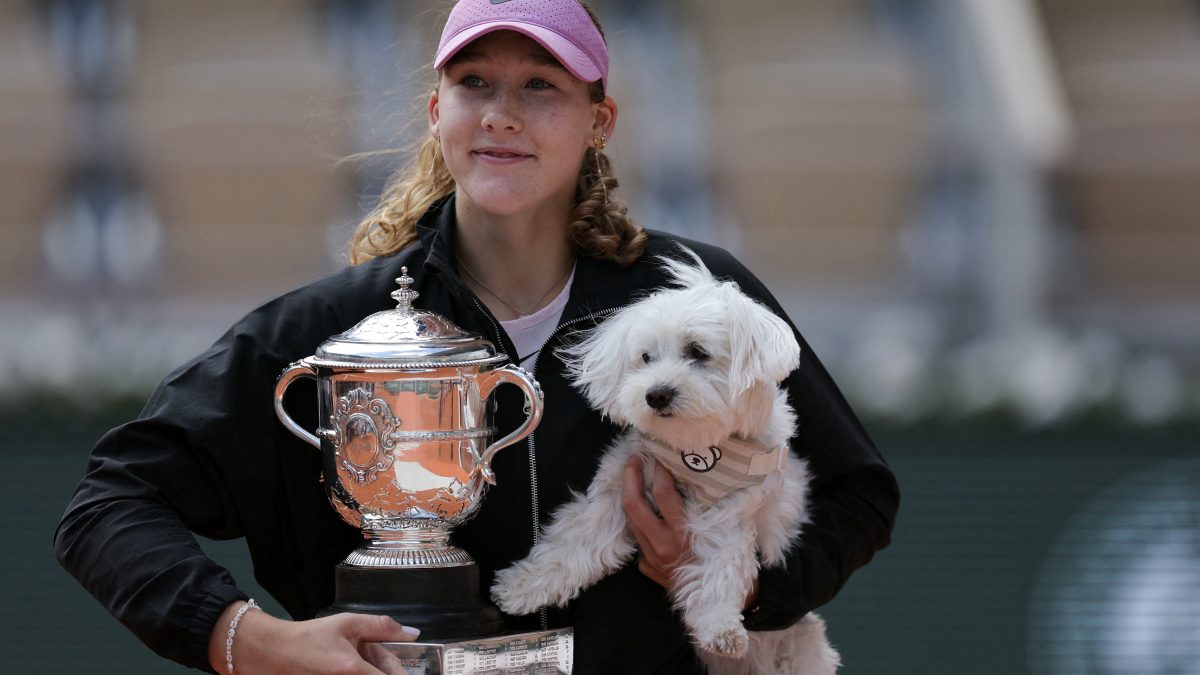 Mirra Andreeva, 19 anos, vence Roland Garros e conquista primeiro Grand Slam