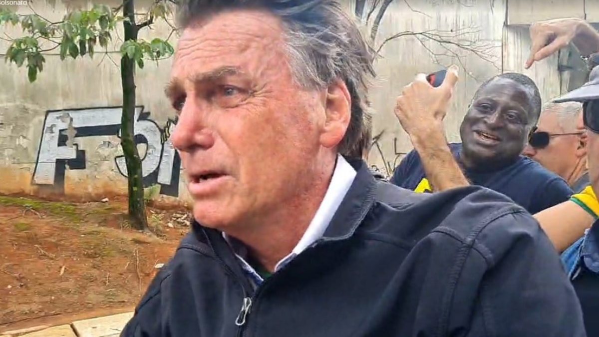 PGR sugere aguardar inquérito sobre arma e adia possível retorno de Bolsonaro à prisão