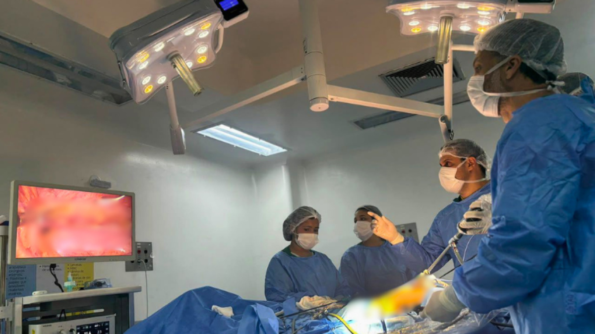 Helv realiza primeira hernioplastia por vídeo e amplia acesso a cirurgia minimamente invasiva pelo SUS
