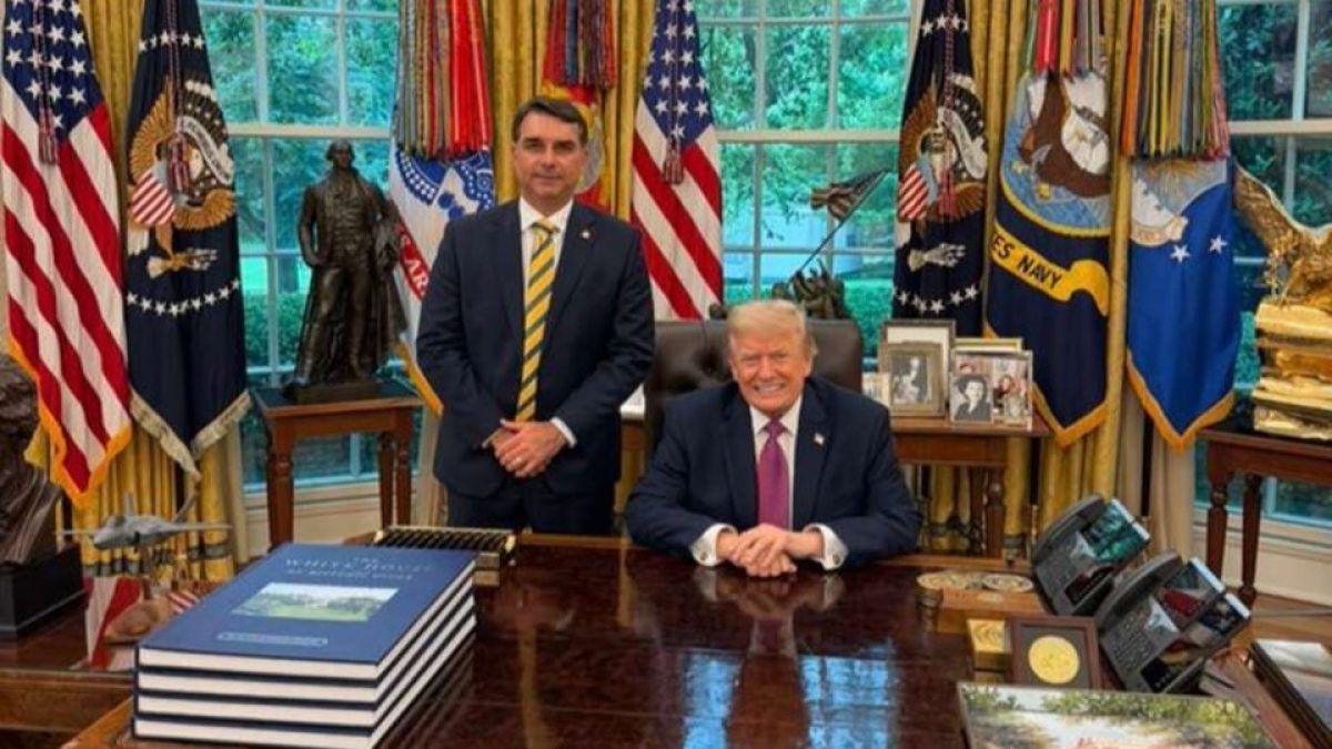 Flávio Bolsonaro se aproxima de Trump e supera Lula em influência, diz comentarista