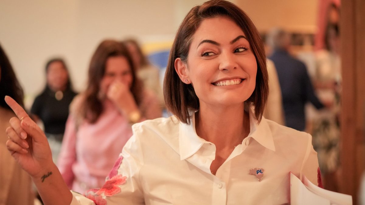 Com queda de Flávio, Michelle Bolsonaro pode ingressar na campanha