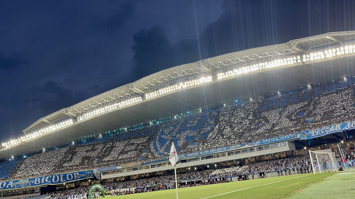 Torcida do Paysandu exibe mosaico com 'hexa' na final da Copa Verde