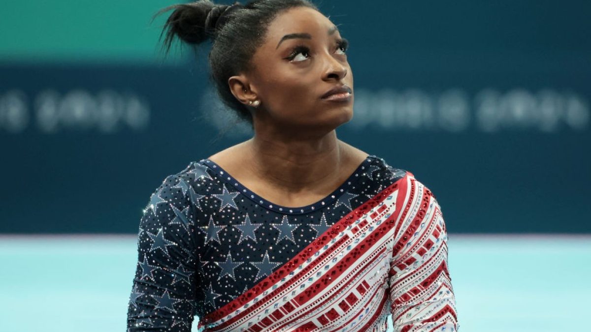 Simone Biles relata susto com problema de saúde: 'Quase morrer não estava nos meus planos'