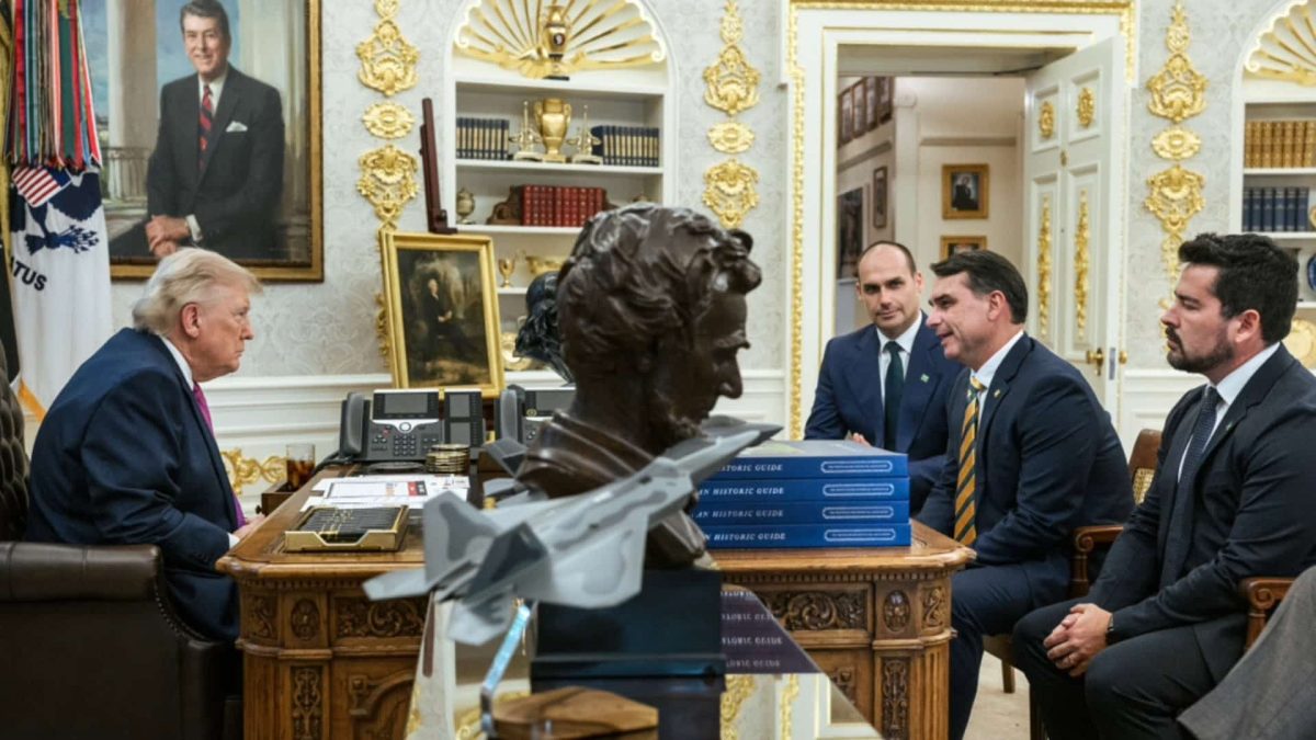 “Traidores da pátria”: Itamaraty expõe Flávio Bolsonaro em tarifaço de Trump